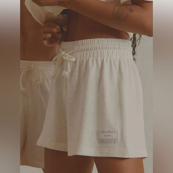 VACANCY The Essential Shorts - Coconut Milk NEW with Tag Size US 4 - Picture 6 of 8